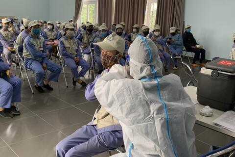 Bệnh viện Suối khoáng Mỹ Lâm tiếp tục cử nhân viên Y tế tham gia thực hiện nhiệm vụ tiêm vacxin tại các nhà máy trên địa bàn tỉnh