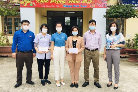 Công đoàn Y tế Tuyên Quang tặng quà tết đến đoàn viên công đoàn trong dịp tết Nhâm Dần